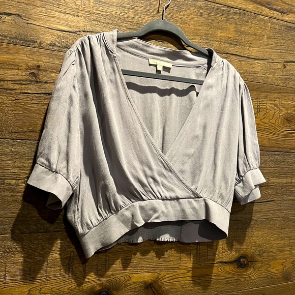 NWOT v-neck cropped blouse - Picture 1 of 7